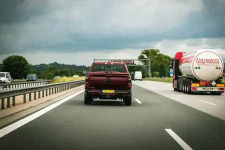 Rakousko dálniční známka tipy na nákupy a cestování