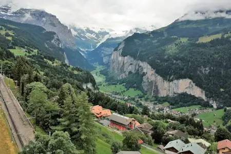 Switzerland motorway vignette shopping: discover the country's travel opportunities!