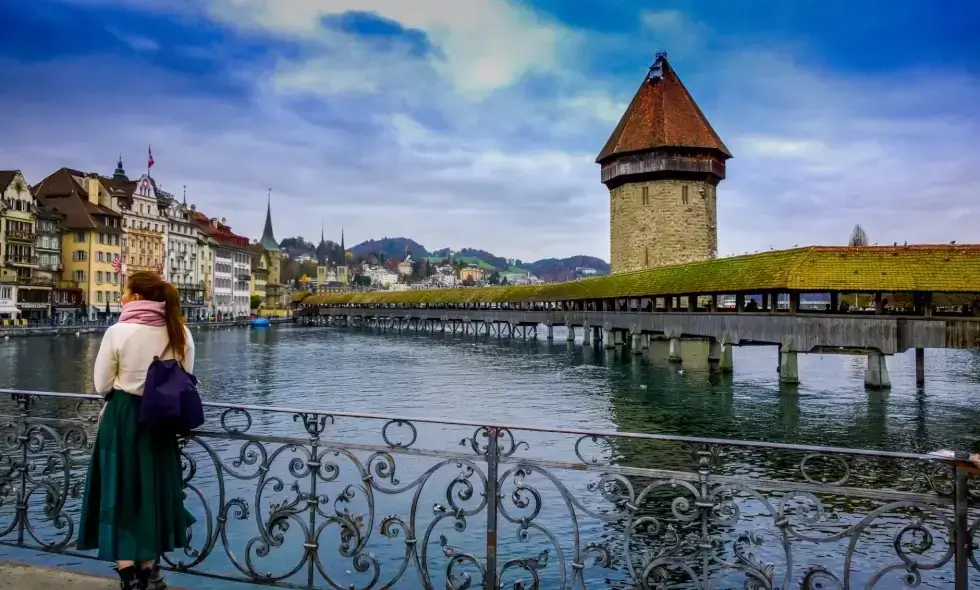 Viaggiare in auto in Svizzera: quando e dove conviene acquistare una vignetta autostradale?